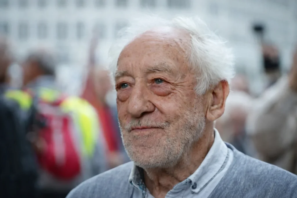 Dieter Hallervorden – Trauriger Abschied von einer prägenden Ära der deutschen Kultur Dieter Hallervorden – Trauriger Abschied von einer prägenden Ära der deutschen Kultur