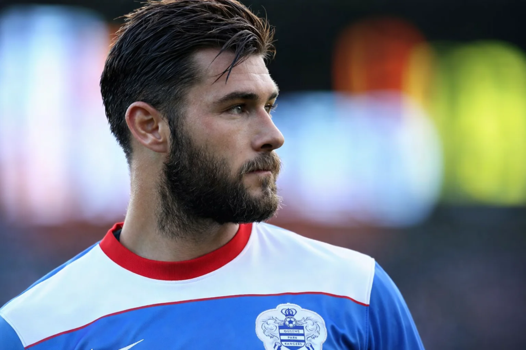 Charlie Austin Cryer – Herkunft, Familie und Hintergrund einer prominenten Persönlichkeit