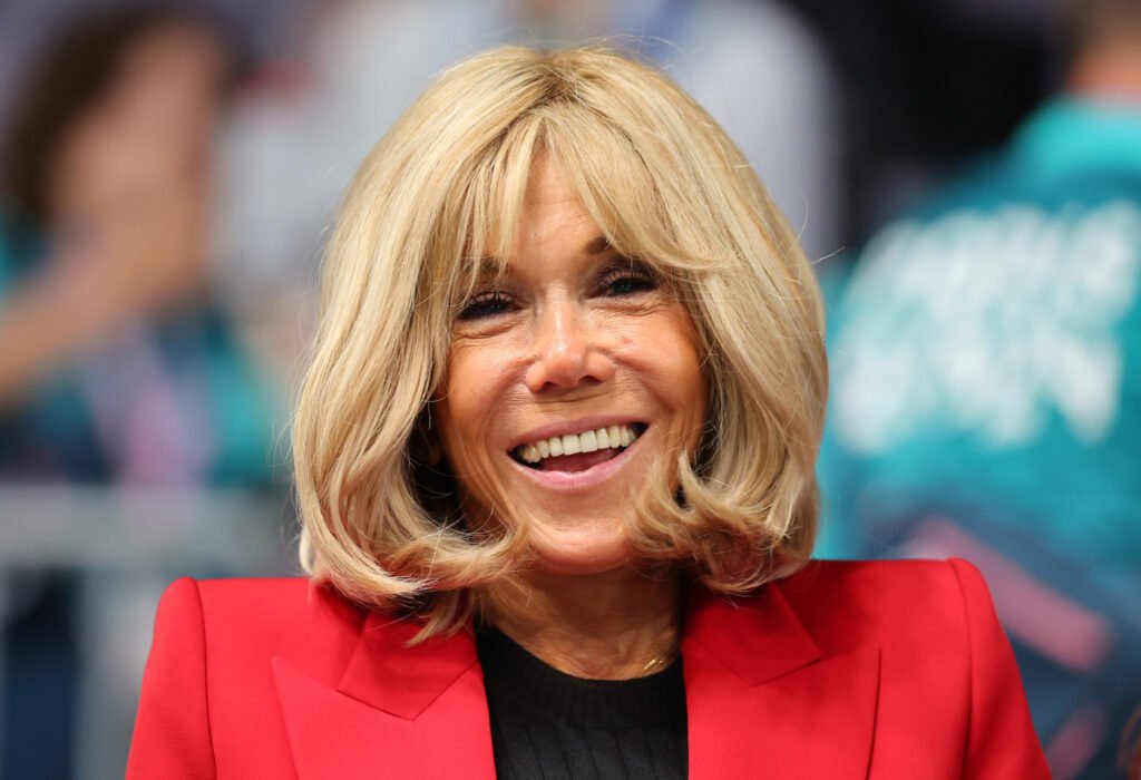 Brigitte Macron ungeschminkt – Ein authentischer Blick hinter die Kulissen der französischen First Lady